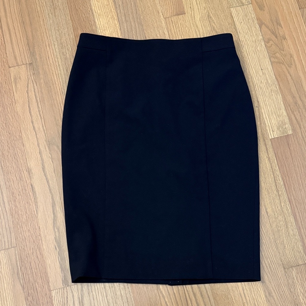 NWOT Ann Taylor Seamed Pencil Skirt in Seasonless Stretch in Navy - Picture 3 of 4